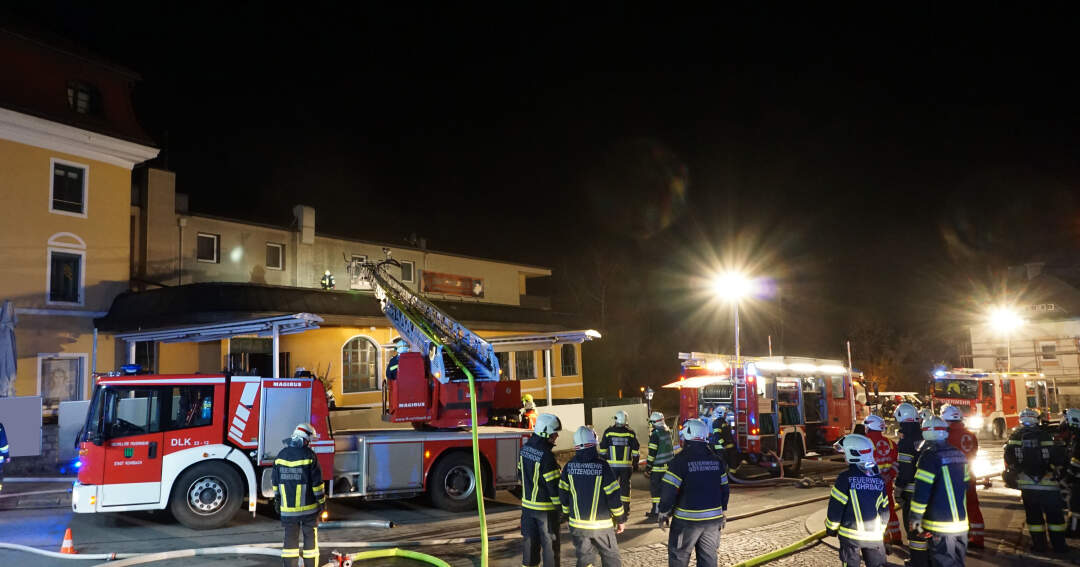 Titelbild: Wirtshausbrand im Stadtzentrum Rohrbach-Berg
