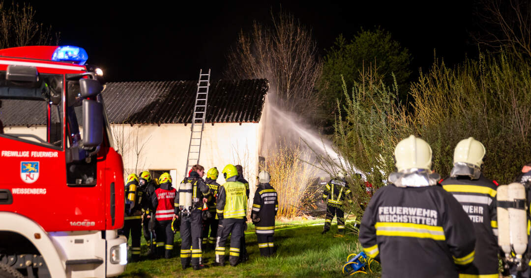 Titelbild: Lagergebäudebrand in Nöstlbach wurde gelegt