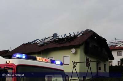 Dachstuhlbrand - ausgelöst durch Blitzschläge brand_wohnhaus_035.jpg