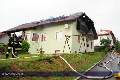 Dachstuhlbrand - ausgelöst durch Blitzschläge brand_wohnhaus_036.jpg