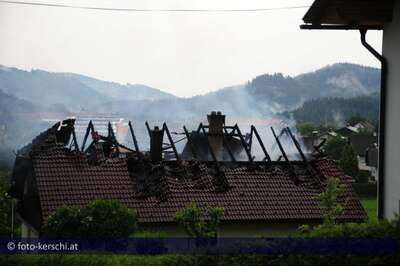 Dachstuhlbrand - ausgelöst durch Blitzschläge brand_wohnhaus_063.jpg