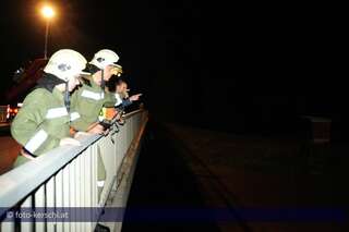 Zwei Jugendliche vom Hochwasser mitgerissen  - Für einen jungen Mann kam jede Hilfe zu spät. personenrettung_021.jpg