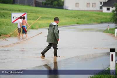 Erneut hunderte Freiwillige im Unwettereinsatz ueberflutung_030.jpg