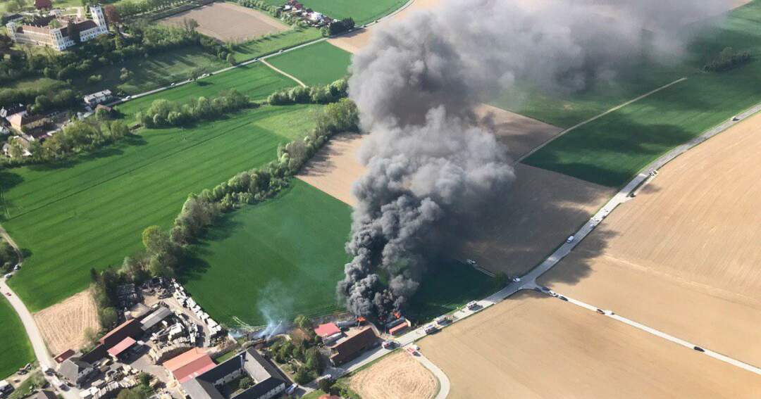 Titelbild: Großeinsatz bei Brand in Volkersdorf