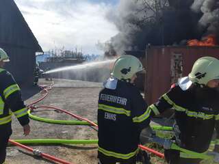 Großeinsatz bei Brand in Volkersdorf 07.jpg