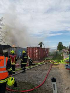 Großeinsatz bei Brand in Volkersdorf IMG_20190424_172100_resized_20190424_052532984.jpg