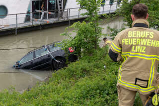 Fahrzeug machte sich selbstständig und versank in Donau FOKE_2019042910247187_005.jpg