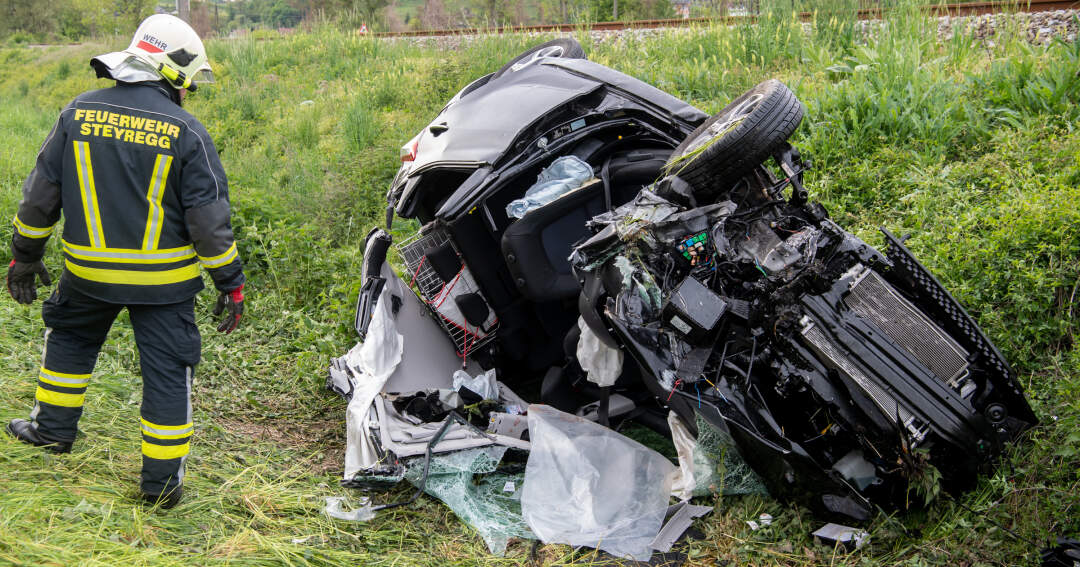Titelbild: Tödlicher Verkehrsunfall auf der B3 in Steyregg