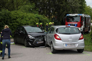 Aufräumarbeiten nach Verkehrsunfall in Schwertberg SB_20190513_1.jpg