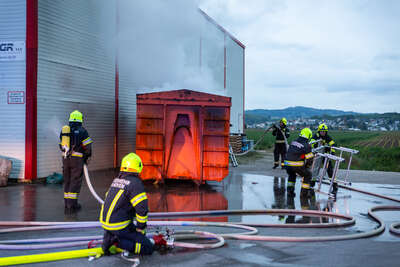 Vollbrand eines Abfallcontainers in Alkoven AB1_5279_AB-Photo.jpg