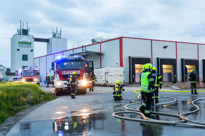 Vollbrand eines Abfallcontainers in Alkoven AB1_5290_AB-Photo.jpg
