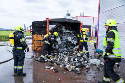 Vollbrand eines Abfallcontainers in Alkoven AB1_5309_AB-Photo.jpg