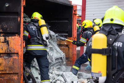 Vollbrand eines Abfallcontainers in Alkoven AB1_5326_AB-Photo.jpg