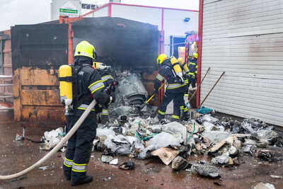 Vollbrand eines Abfallcontainers in Alkoven AB1_5337_AB-Photo.jpg
