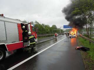 Auto geriet auf Mühlkreisautobahn (A7) in Vollbrand webe1.jpg
