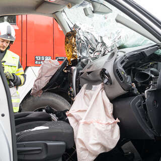 Schwerer Verkehrsunfall auf der A1 bei Sattledt FOKE_2019051617074375_011.jpg