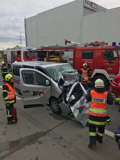 Schwerer Verkehrsunfall auf der A1 bei Sattledt foke1.jpg