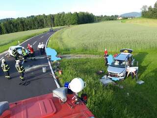 Verkehrsunfall Aufräumarbeiten in Niederwaldkirchen 62209353_2280371115549420_1906716985501155328_o.jpg
