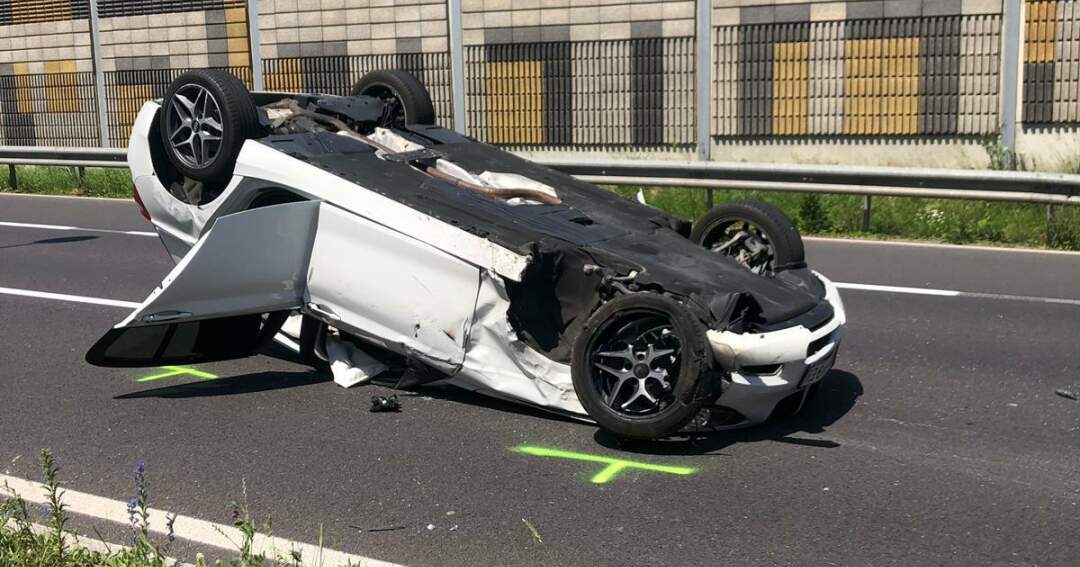 BMW überschlug sich bei Unfall auf der Wiener Straße
