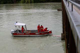 Drachenboot krachte gegen Brückenpfeiler - 13 Personen gerettet foke_2019061117252801_004.jpg