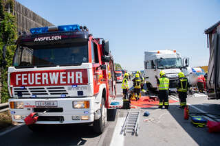 Auffahrunfall zwischen zwei LKW sorgt für Totalsperre der A1 Richtung Salzburg foke_20190624_114931.jpg