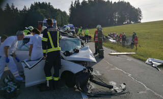 Verkehrsunfall mit eingeklemmten Personen auf der Böhmerwaldstraße IMG_20190701_084350.jpg