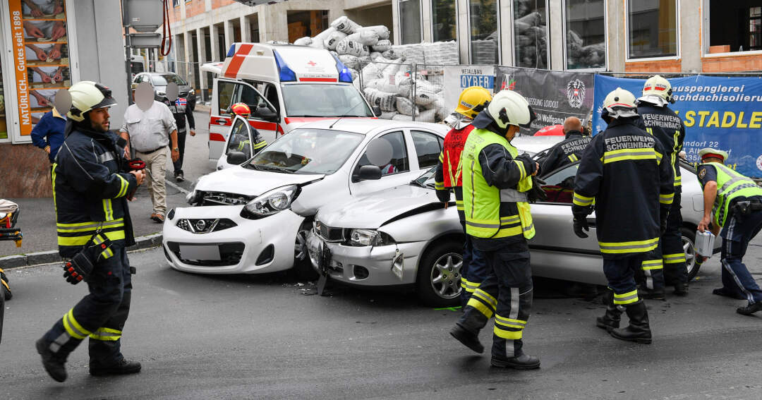 Titelbild: Verkehrsunfall in Gallneukirchen fordert zwei Verletzte