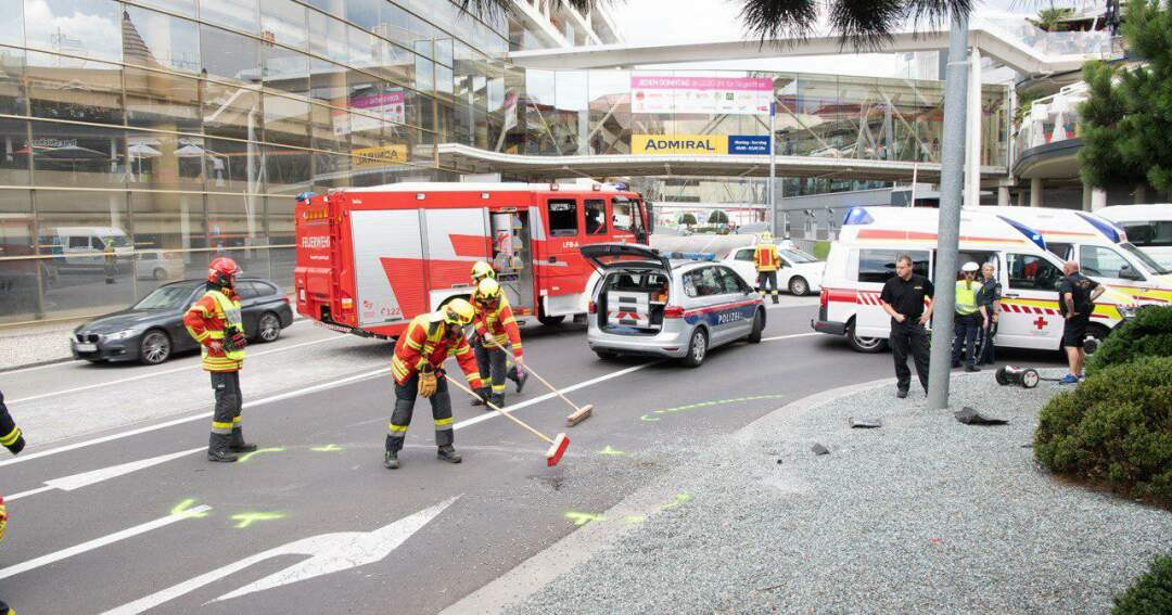 Zwei Verletzte bei Verkehrsunfall vor Pluscity