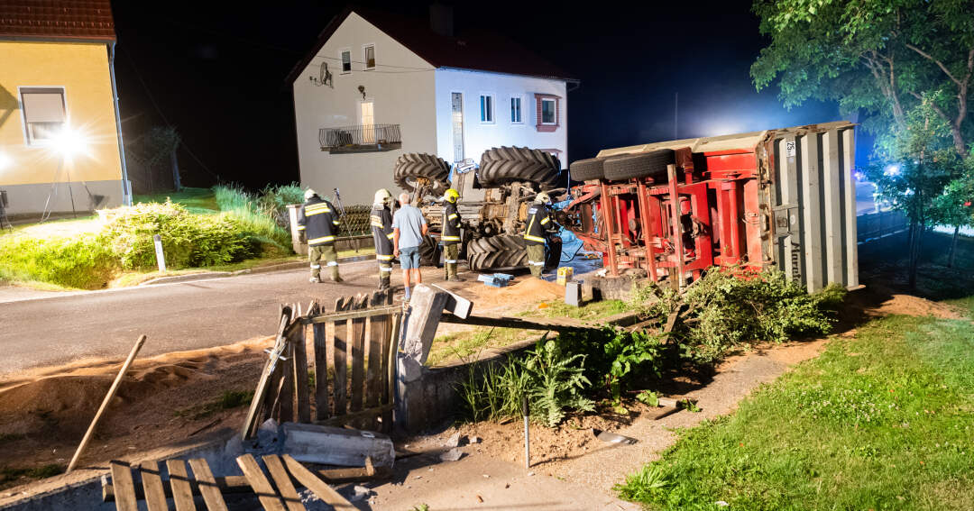 Titelbild: Landwirt mit Traktorgespann verunfallt