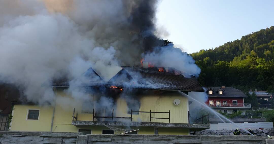 Bewohner retteten sich aus brennendem Haus