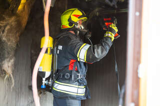 Brand eines als Gartenhütte genutzten Containers in Alkoven BAYER_AB1_5481.jpg