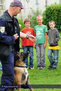 Ferienaktion: Kinder auf Besucht bei der Bezirkspolizeiinspektion Freistadt kinderpolizei-040.jpg