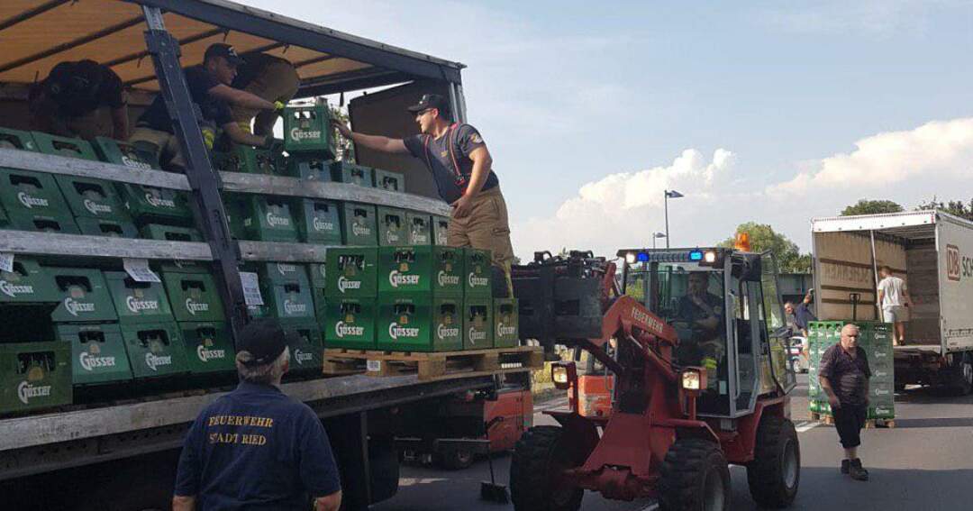 Titelbild: Verutschte Ladung - LKW verliert beinahe Bierlieferung