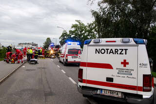 Schwerer Verkehrsunfall mit 6 Verletzten in Enns FOKE_2019081019044760_002.jpg