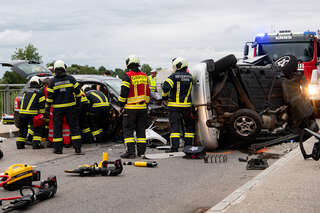 Schwerer Verkehrsunfall mit 6 Verletzten in Enns FOKE_2019081019054764_004.jpg
