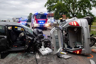 Schwerer Verkehrsunfall mit 6 Verletzten in Enns FOKE_2019081019074769_009.jpg