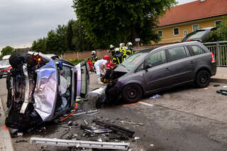 Schwerer Verkehrsunfall mit 6 Verletzten in Enns FOKE_2019081019084772_012.jpg