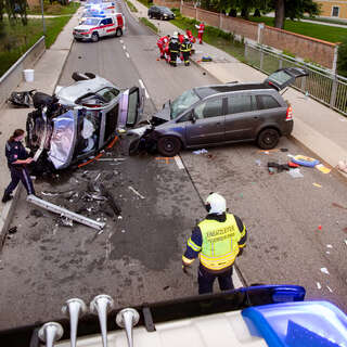 Schwerer Verkehrsunfall mit 6 Verletzten in Enns FOKE_2019081019154784_024.jpg
