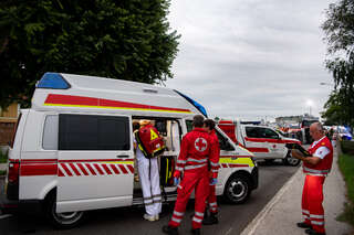 Schwerer Verkehrsunfall mit 6 Verletzten in Enns FOKE_2019081019234813_053.jpg