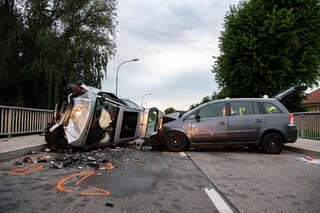 Schwerer Verkehrsunfall mit 6 Verletzten in Enns FOKE_2019081019334819_059.jpg
