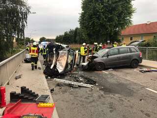 Schwerer Verkehrsunfall mit 6 Verletzten in Enns enns1.jpg