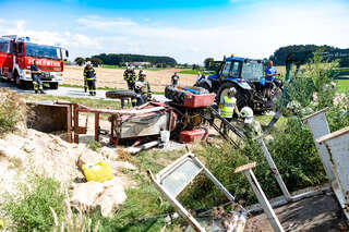 Landwirt mit Traktor umgestürzt FOKE_2019082613405202_012.jpg