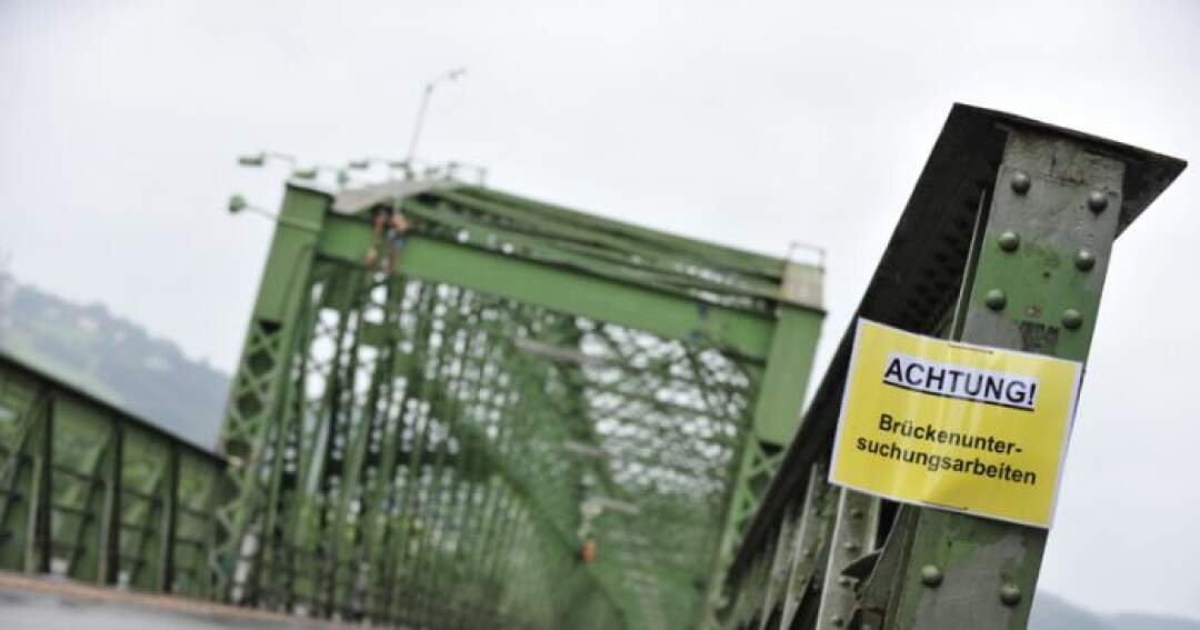 Titelbild: Linzer Eisenbahnbrücke für drei Tage gesperrt