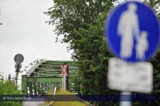 Linzer Eisenbahnbrücke für drei Tage gesperrt eisenbahnbruecke-gesperrt-001.jpg