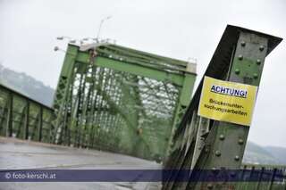 Linzer Eisenbahnbrücke für drei Tage gesperrt eisenbahnbruecke-gesperrt-004.jpg
