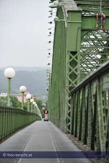 Linzer Eisenbahnbrücke für drei Tage gesperrt eisenbahnbruecke-gesperrt-005.jpg