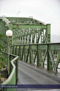 Linzer Eisenbahnbrücke für drei Tage gesperrt eisenbahnbruecke-gesperrt-010.jpg