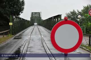 Linzer Eisenbahnbrücke für drei Tage gesperrt eisenbahnbruecke-gesperrt-011.jpg