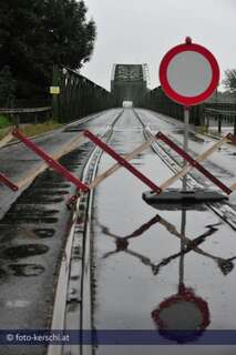 Linzer Eisenbahnbrücke für drei Tage gesperrt eisenbahnbruecke-gesperrt-012.jpg
