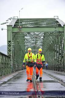 Linzer Eisenbahnbrücke für drei Tage gesperrt eisenbahnbruecke-gesperrt-015.jpg